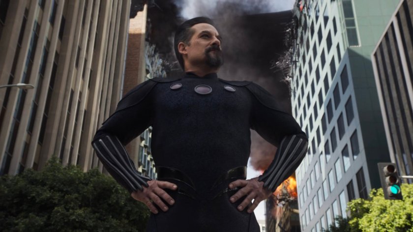 Talbot standing triumphantly in a Chicago intersection.