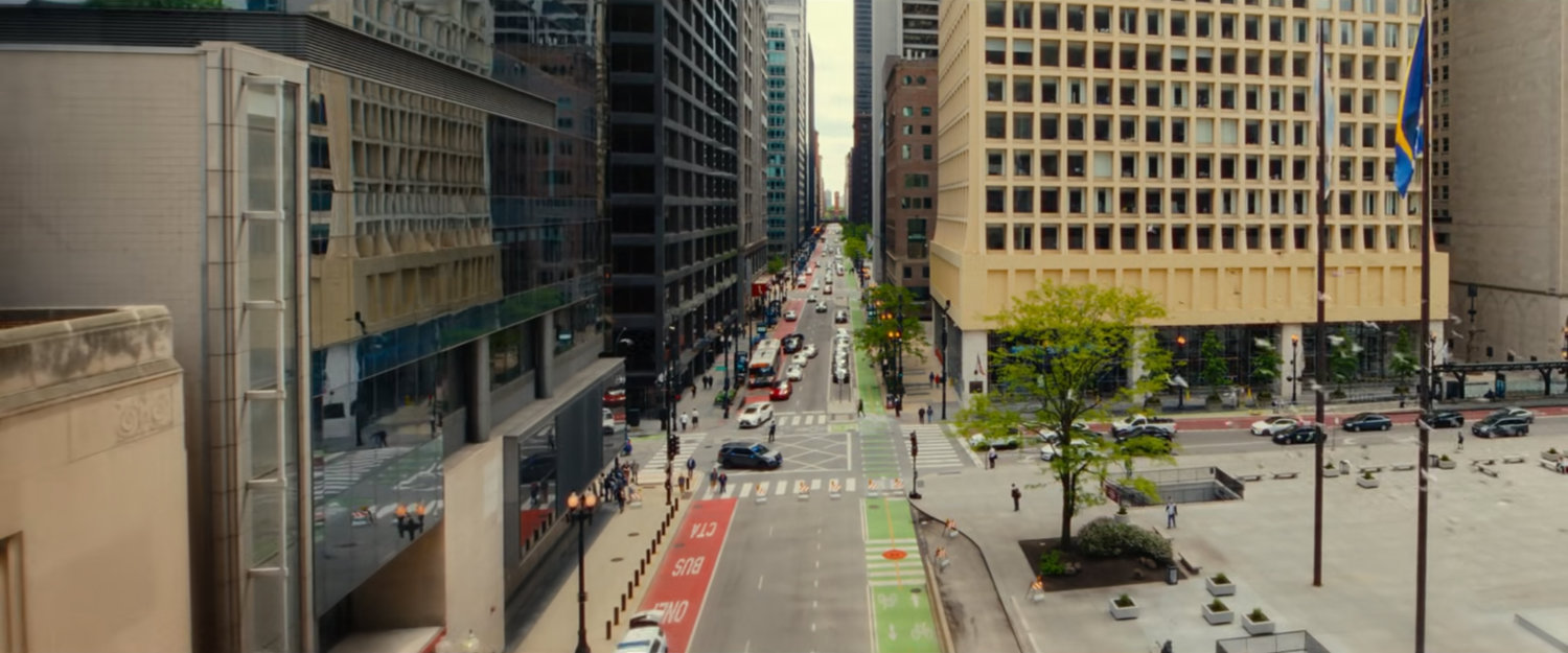 View of Downtown Chicago street.