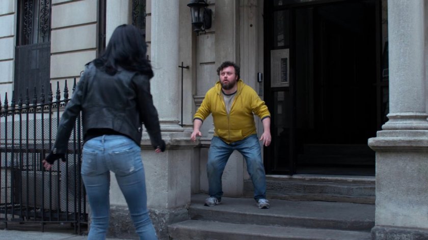 Jessica trying to stop the Whizzer in front of the Alias Investigation building.