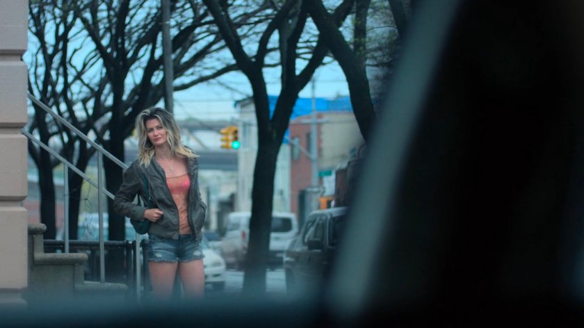 Makayla noticing Jeri in her car at an intersection.