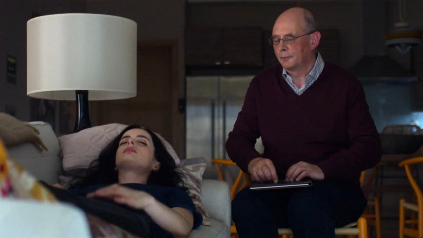 Jessica and hypnotherapist Maynard in Trish's apartment.