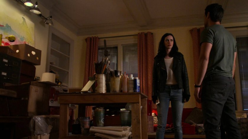 Oscar and Jessica in Oscar's apartment.