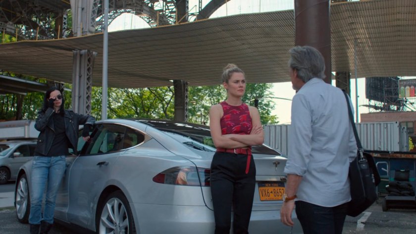 Jessica and Trish confront Max outside the Cotton Club film set.