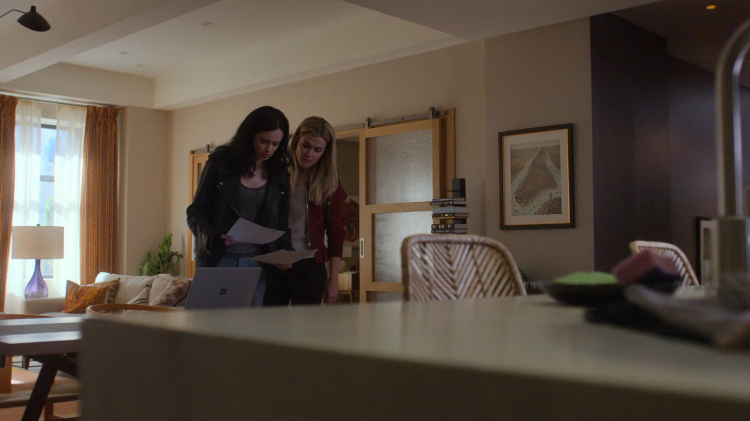 Jessica and Trish in Trish's apartment.