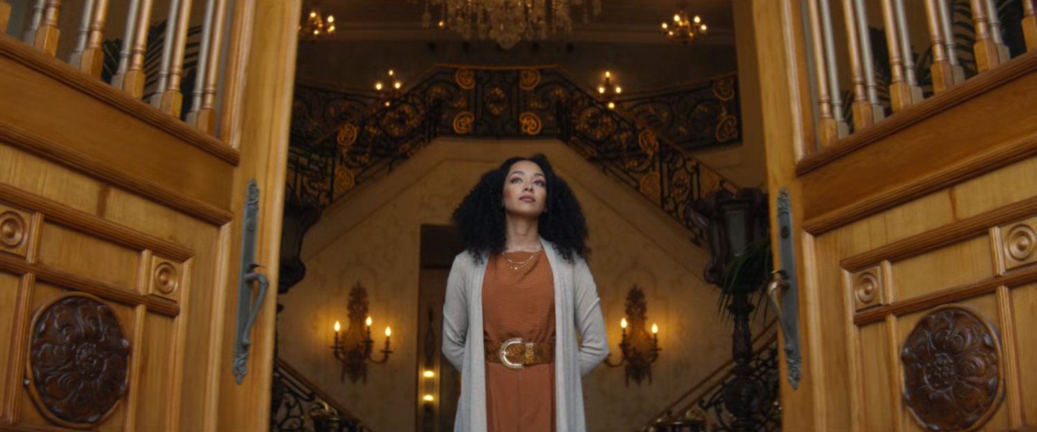 Melanie answers the door at Von Kovak's mansion.