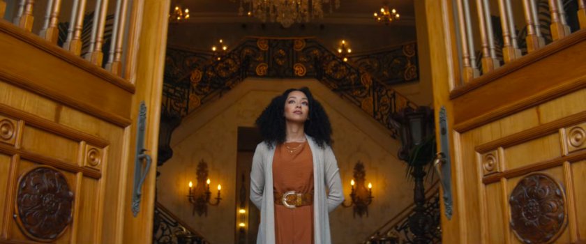 Melanie answers the door at Von Kovac's mansion.