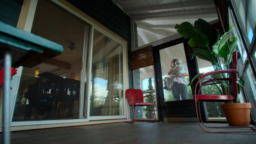 Alisa's neighbor at the porch of Karl Malus's house.