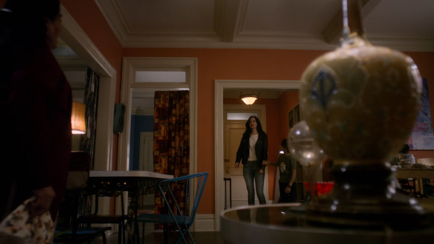 Jessica in Oscar's apartment.