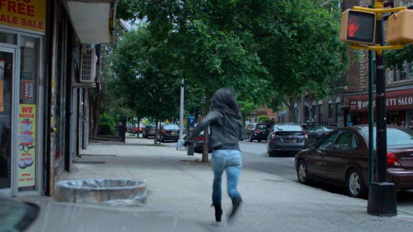 Jessica chasing Karl Malus's car near the aquarium.