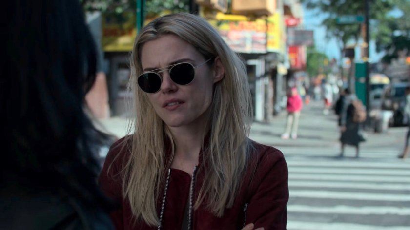 Jessica and Trish outside a gold store near the aquarium.
