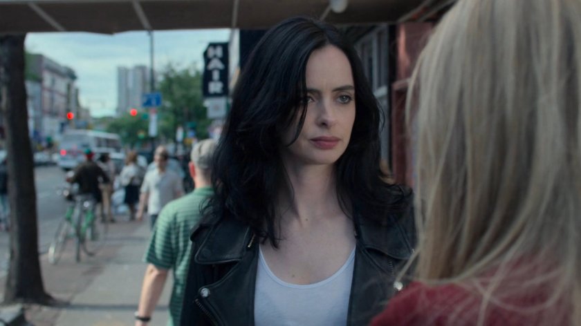 Jessica and Trish outside a gold store near the aquarium.