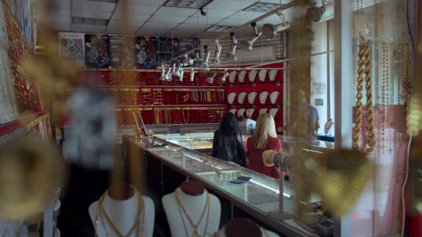 Jessica and Trish inside a gold store near the aquarium.