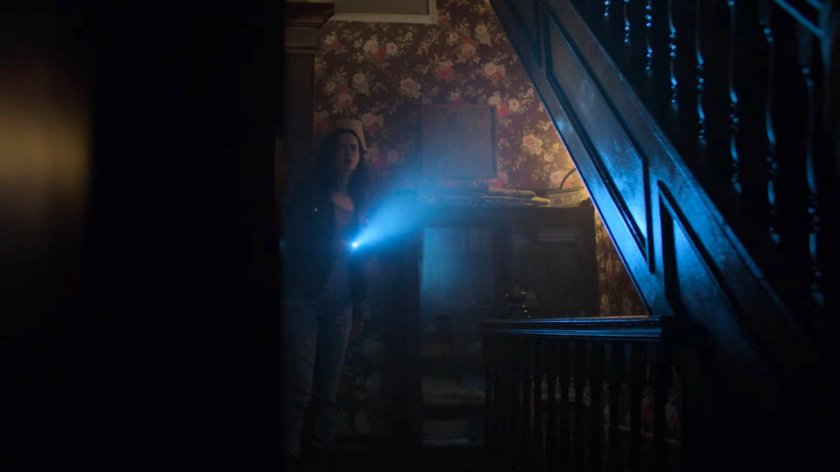 Jessica inside Holiday's house.