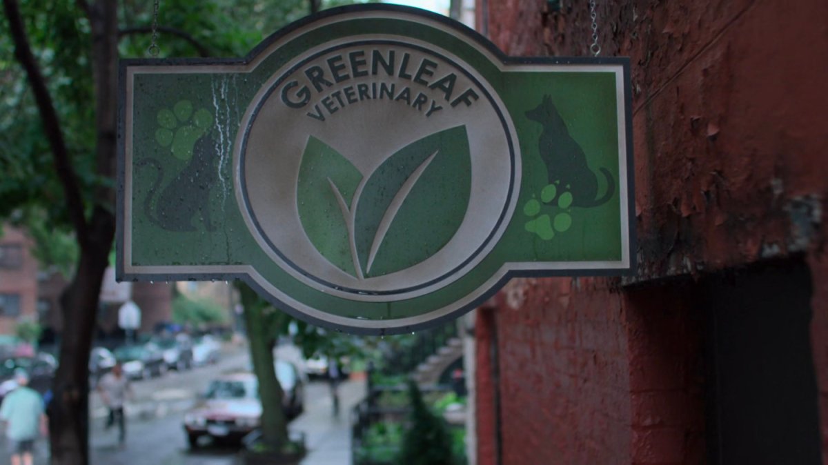 Sign for the Greenleaf Veterinary.