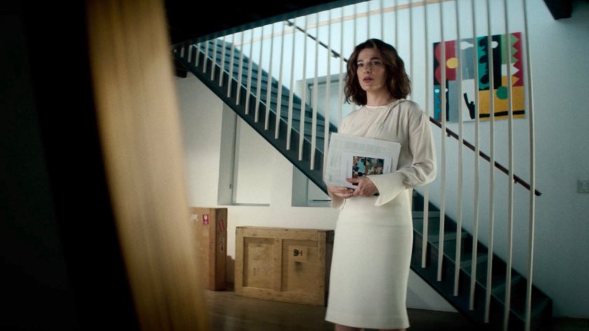 Flashback of Vanessa in her gallery.