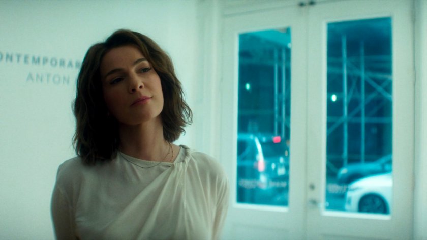 Flashback of Vanessa in her gallery.