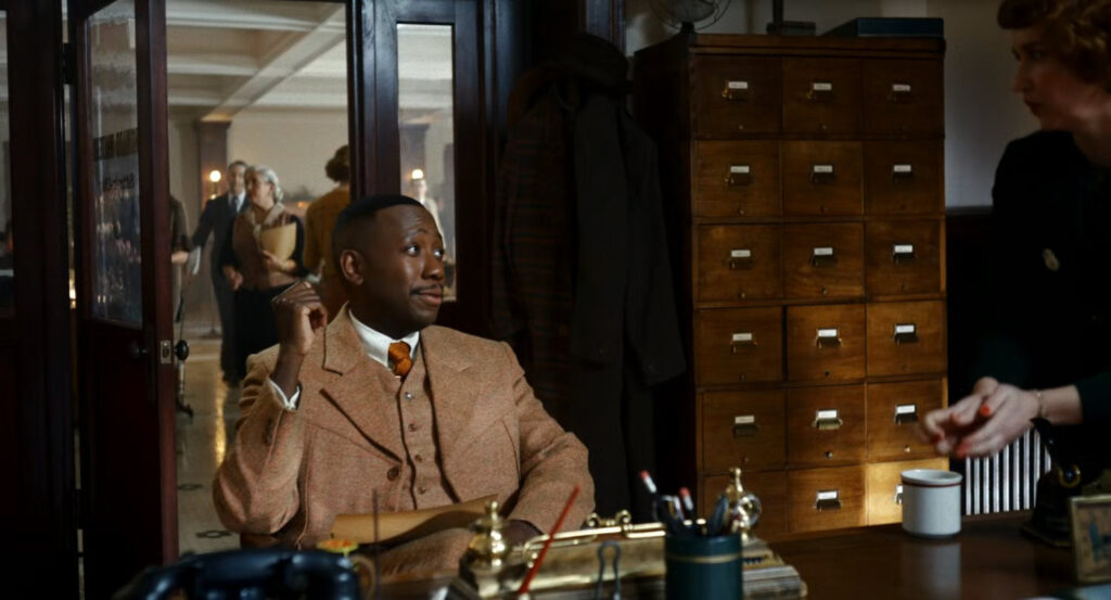 Robbie in the offices of the Daily Bugle.