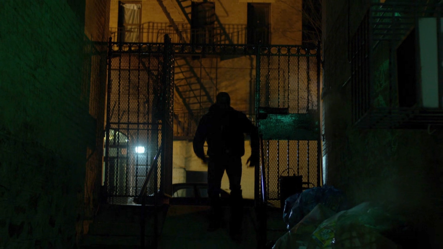 Luke enters an alley.