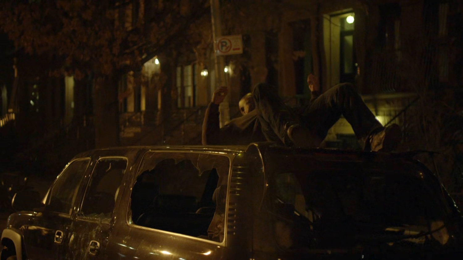 Diamond back and Luke fighting on a Harlem street.